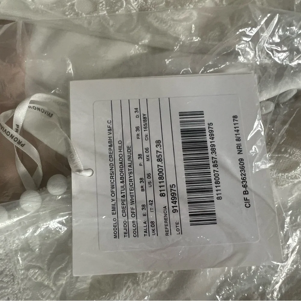 Pronovias White Lace Wedding Dress - Picture 8 of 8